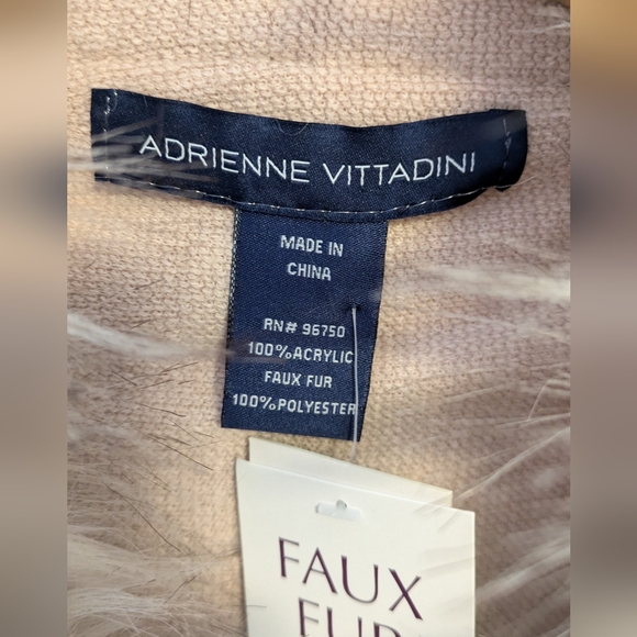 NWT Blush Faux Fur Cape - One size - Picture 3 of 7